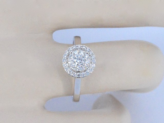 Witgouden entourage ring vol gezet met diamanten - afbeelding 5 van  12