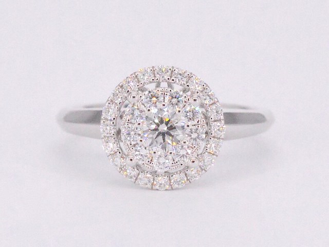 Witgouden entourage ring vol gezet met diamanten - afbeelding 9 van  12