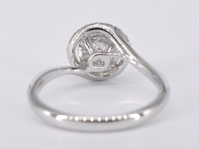Witgouden entourage slagring met diamanten - afbeelding 7 van  10