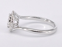 Witgouden entourage slagring met diamanten - afbeelding 8 van  10