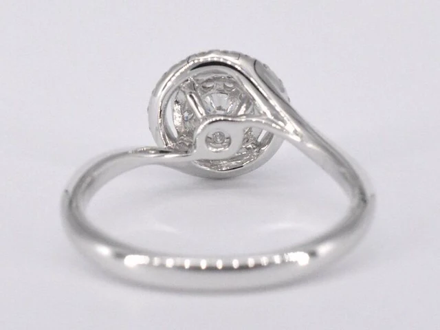 Witgouden entourage slagring met diamanten - afbeelding 7 van  10