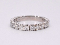 Witgouden eternity met briljant geslepen diamanten - afbeelding 4 van  9