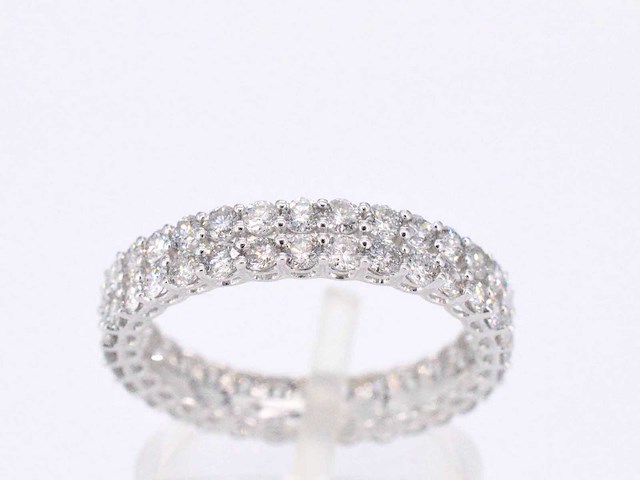 Witgouden eternity ring met diamanten - afbeelding 1 van  10