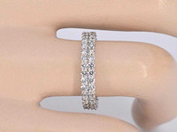 Witgouden eternity ring met diamanten - afbeelding 3 van  10