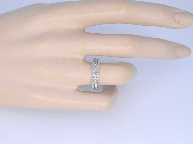 Witgouden eternity ring met diamanten - afbeelding 5 van  10