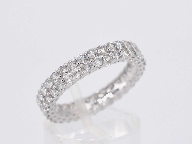 Witgouden eternity ring met diamanten - afbeelding 7 van  10