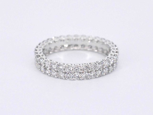 Witgouden eternity ring met diamanten - afbeelding 8 van  10