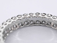 Witgouden eternity ring met diamanten - afbeelding 10 van  10