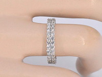 Witgouden eternity ring met diamanten - afbeelding 4 van  11