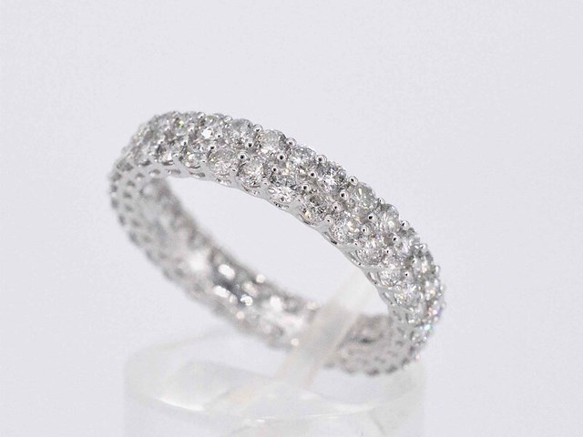 Witgouden eternity ring met diamanten - afbeelding 6 van  11