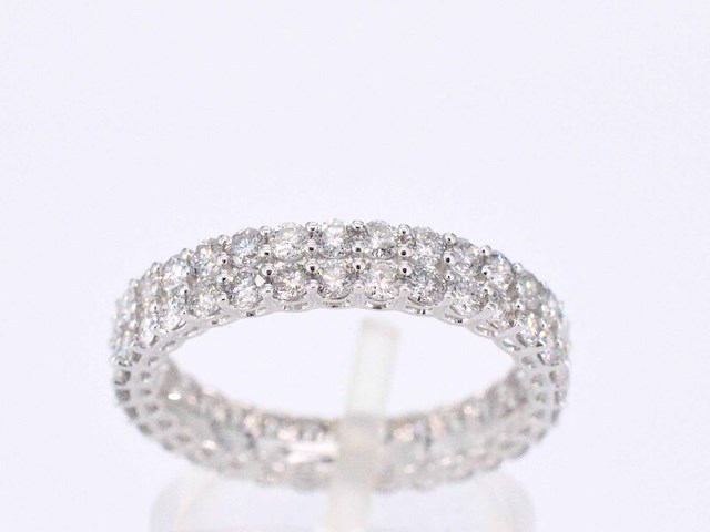 Witgouden eternity ring met diamanten - afbeelding 1 van  9