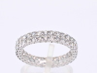 Witgouden eternity ring met diamanten