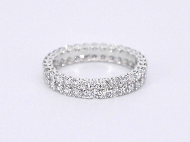 Witgouden eternity ring met diamanten - afbeelding 6 van  9