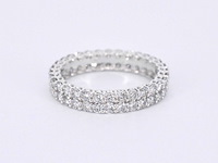 Witgouden eternity ring met diamanten - afbeelding 6 van  9