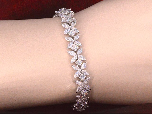 Witgouden exclusieve armband 12.08 carat marquise en briljant diamanten - afbeelding 2 van  9