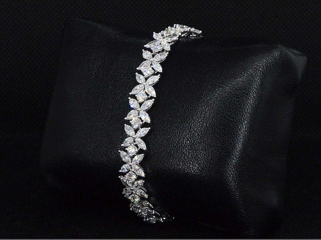 Witgouden exclusieve armband 12.08 carat marquise en briljant diamanten - afbeelding 4 van  9