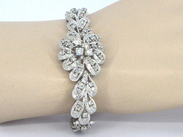 Witgouden exclusieve armband mat natuurlijke witte diamanten - afbeelding 2 van  8