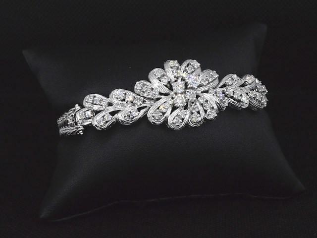 Witgouden exclusieve armband mat natuurlijke witte diamanten - afbeelding 4 van  10