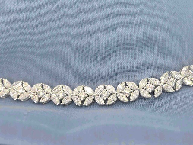 Witgouden exclusieve armband met 11.00 carat aan marquise en briljant geslepen diamanten - afbeelding 3 van  5