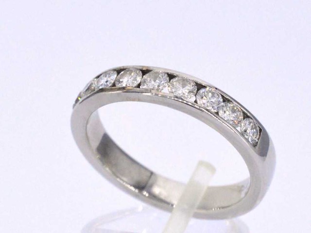 Witgouden half alliance ring met diamant - afbeelding 5 van  9