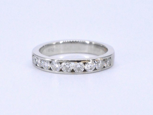 Witgouden half alliance ring met diamant - afbeelding 7 van  10