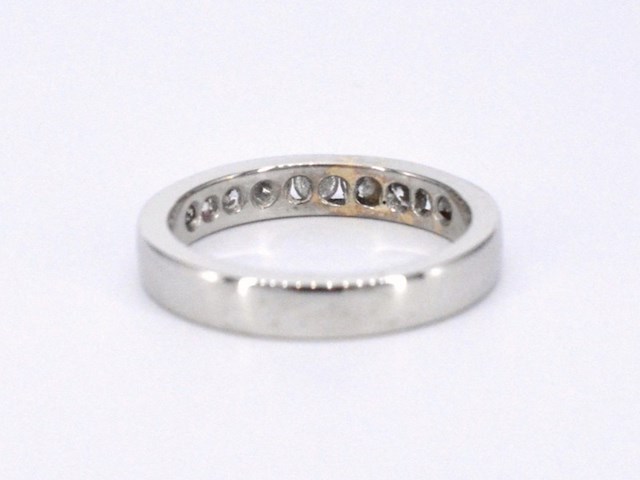 Witgouden half alliance ring met diamant - afbeelding 8 van  10