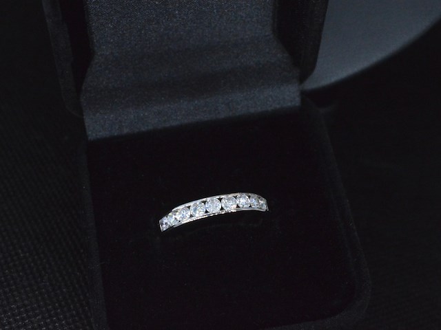 Witgouden half alliance ring met diamant - afbeelding 4 van  5