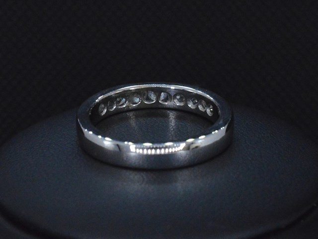 Witgouden half alliance ring met diamant - afbeelding 5 van  5