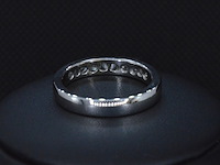 Witgouden half alliance ring met diamant - afbeelding 5 van  5