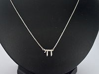 Witgouden halsketting met diamanten 'chai' - afbeelding 2 van  5