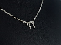 Witgouden halsketting met diamanten 'chai' - afbeelding 4 van  5