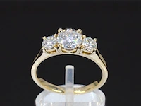 Witgouden halsketting met diamanten 'chai'