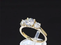 Witgouden halsketting met diamanten 'chai' - afbeelding 4 van  8