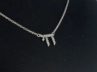 Witgouden halsketting met diamanten 'chai' - afbeelding 4 van  7