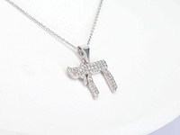 Witgouden hanger chai vol met diamant - afbeelding 7 van  13