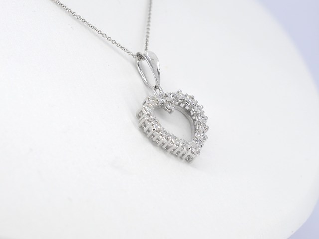 Witgouden hanger in hartvorm met diamant, excl. ketting - afbeelding 2 van  9