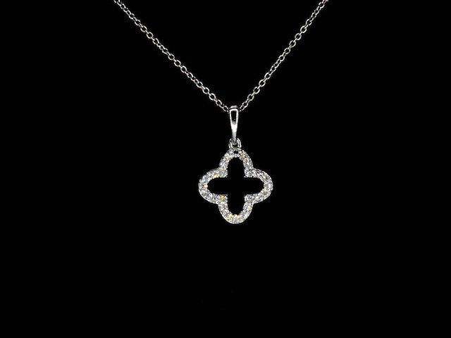 Witgouden hanger in klaver vier vorm met diamanten, excl. ketting - afbeelding 1 van  11