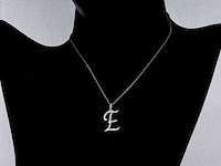 Witgouden hanger letter e met natuurlijke diamanten - afbeelding 1 van  6