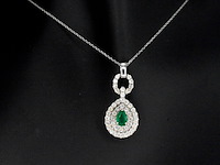 Witgouden hanger met diamanten en een smaragd in druppelvorm, excl. ketting - afbeelding 1 van  8