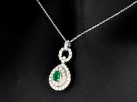 Witgouden hanger met diamanten en een smaragd in druppelvorm, excl. ketting - afbeelding 3 van  8