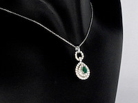 Witgouden hanger met diamanten en een smaragd in druppelvorm, excl. ketting - afbeelding 5 van  8