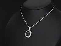 Witgouden hanger met diamanten en een zwarte diamant (enhanced) van 4.80 carat, excl. ketting - afbeelding 3 van  7