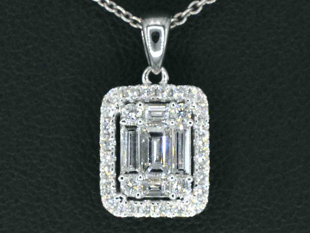 Witgouden hanger met diamanten en emerald shape middensteen - afbeelding 1 van  8