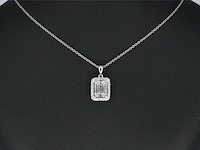 Witgouden hanger met diamanten en emerald shape - afbeelding 2 van  8