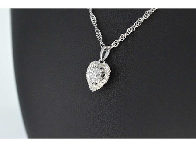 Witgouden hanger met diamanten in hartvorm - afbeelding 4 van  8