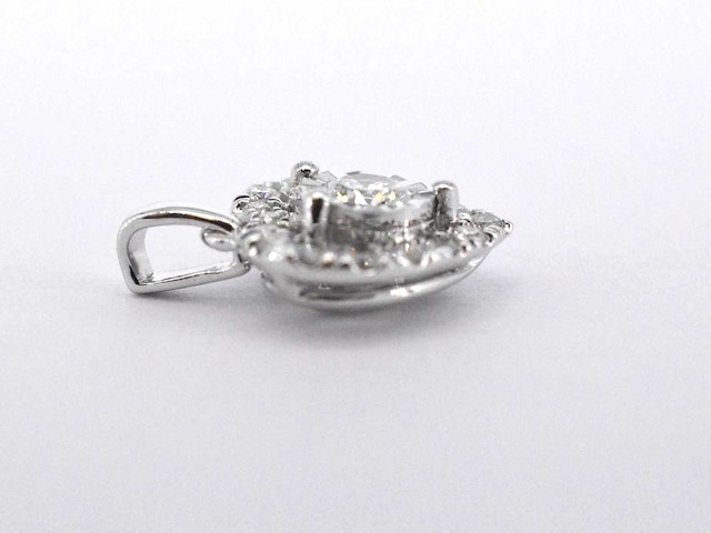 Witgouden hanger met diamanten in hartvorm - afbeelding 6 van  8