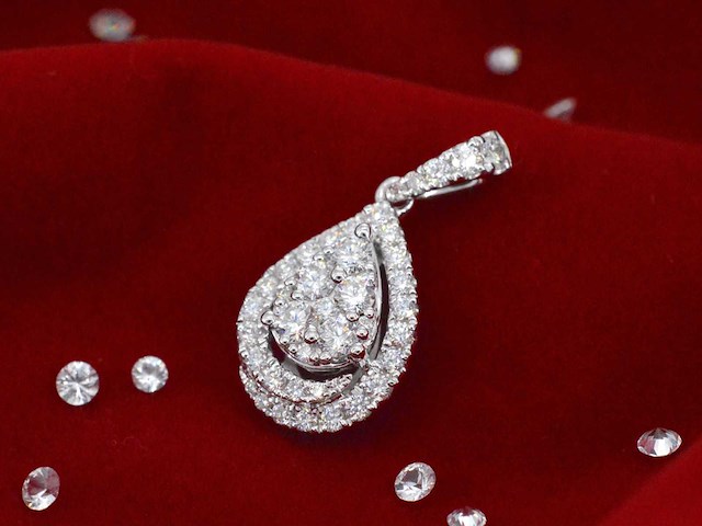 Witgouden hanger met diamanten pear shape - afbeelding 1 van  9