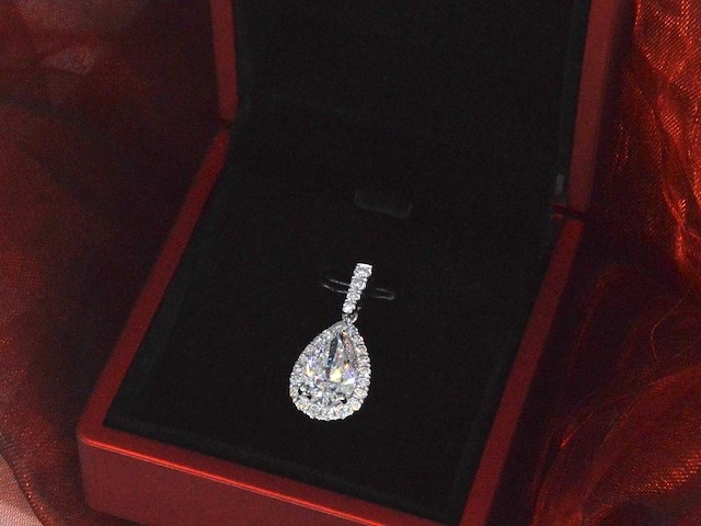 Witgouden hanger met druppelvorm briljant 3.00 carat - afbeelding 4 van  8