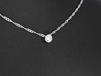 Witgouden hanger met een briljant geslepen diamant, excl. ketting - afbeelding 4 van  8