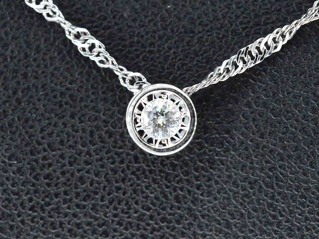 Witgouden hanger met een briljant geslepen diamant - afbeelding 1 van  7